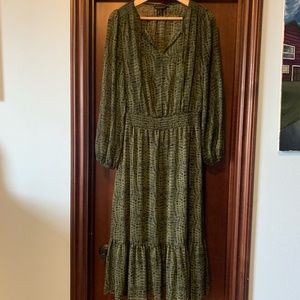 NEW w/o tags. BANANA REPUBLIC BLOUSON SLEEVE MIDI DRESS, SIZE M